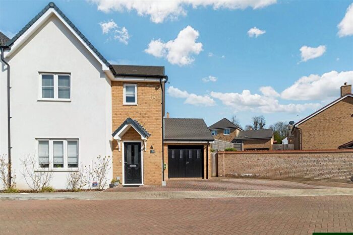 3 Bedroom Semi-Detached House For Sale In Cranville Way, Buntingford, SG9