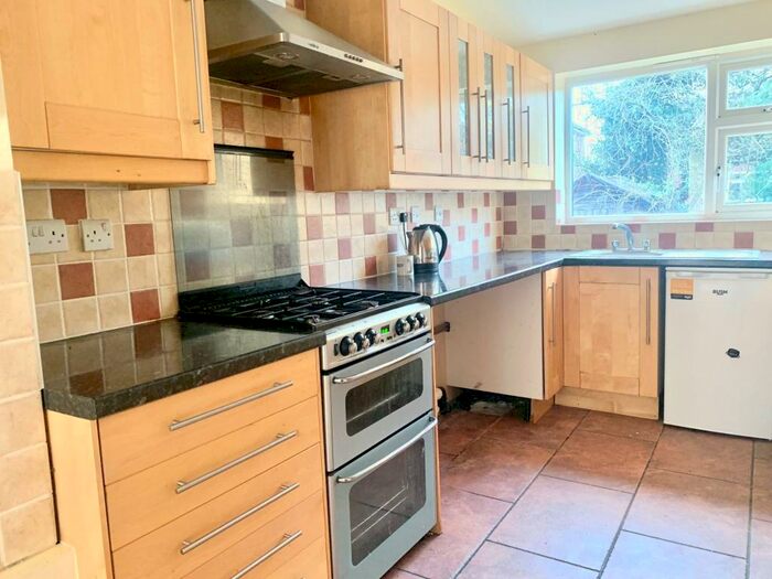 4 Bedroom Semi-Detached House To Rent In Salisbury Street, Beeston, NG9