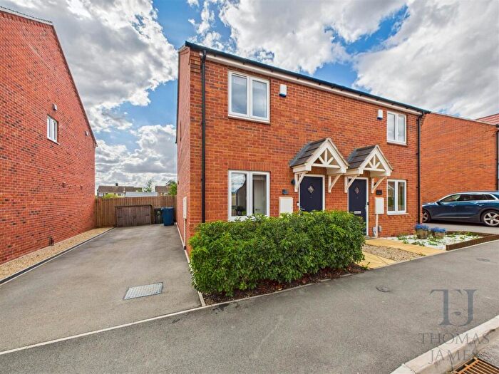 2 Bedroom Semi-Detached House For Sale In Hallam Drive, Radcliffe-On-Trent, Nottingham, NG12