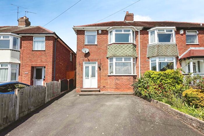 3 Bedroom Semi Detached House For Sale In Quarry Lane, Halesowen, B63