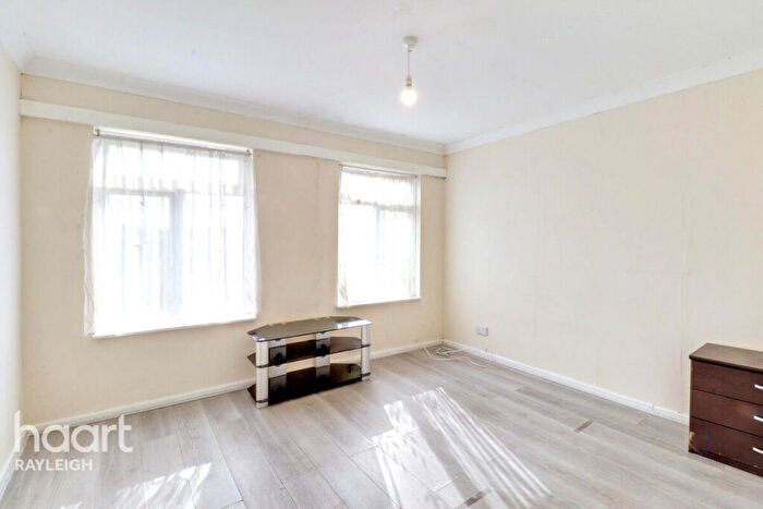 3 Bedroom Terraced House To Rent In Long Riding, Basildon, SS14