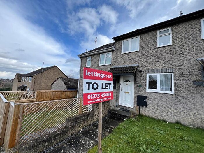 2 Bedroom Property To Rent In Whatcombe Road, Frome, Somerset, BA11