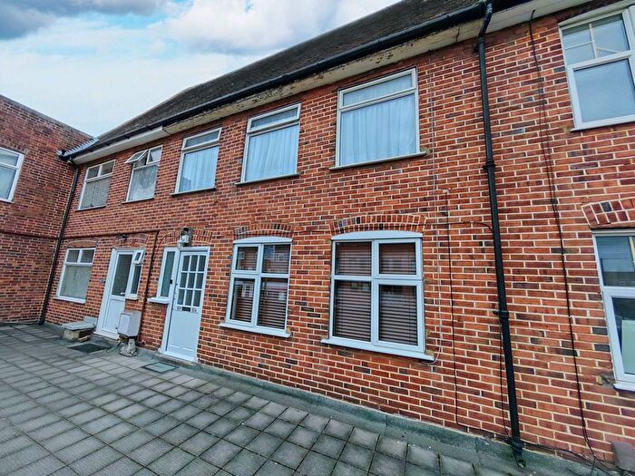 1 Bedroom Flat For Sale In Windmill Hill, Ruislip, HA4