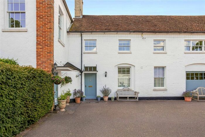 2 Bedroom Flat For Sale In Lamer Mews, Lamer Lane, St. Albans, Hertfordshire, AL4