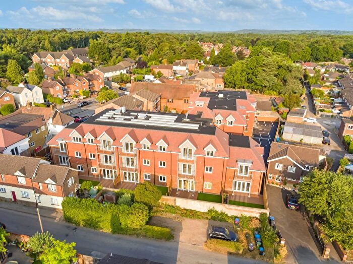 2 Bedroom Flat For Sale In Connaught Road, Brookwood, Woking, GU24