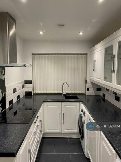 4 Bedroom Terraced House To Rent In Amberley Road, Slough, SL2