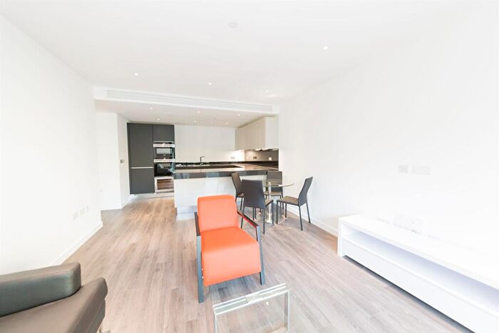 1 Bedroom Apartment To Rent In Kingwood House, Chaucer Gardens, E1