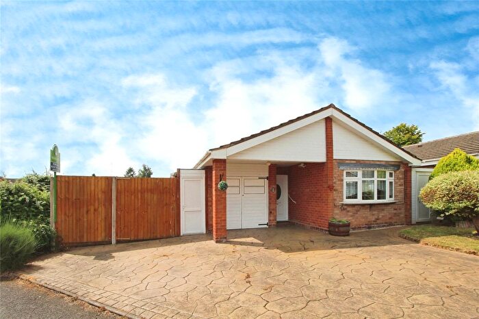 3 Bedroom Bungalow For Sale In Cloverdale, Stoke Prior, Bromsgrove, Worcestershire, B60