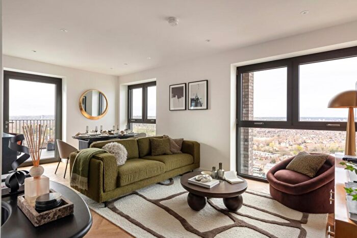 2 Bedroom Apartment For Sale In Dragonfly Walk London, N4