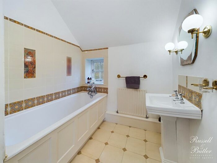4 Bedroom Barn Conversion For Sale In Church End, Leckhampstead, MK18