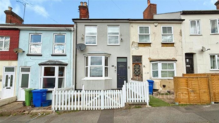 3 Bedroom Terraced House For Sale In Queens Road, Aldershot, Hampshire, GU11
