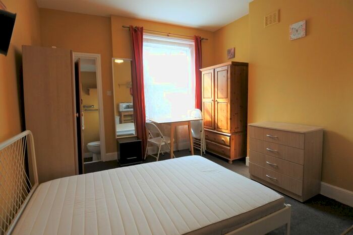 Studio To Rent In Brondesbury Park, Willesden Green, NW2