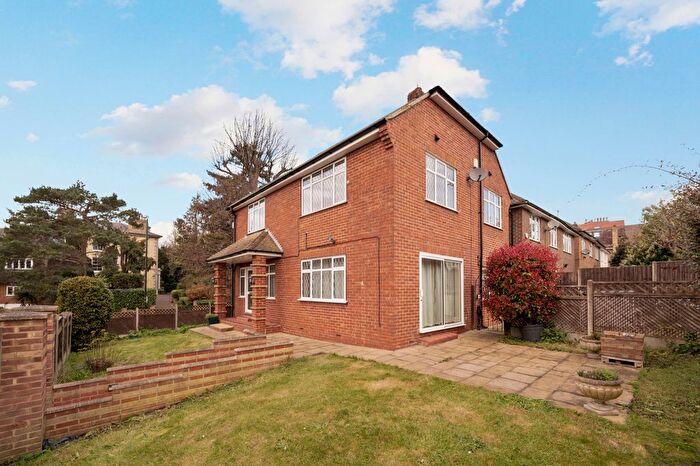 4 Bedroom Detached House For Sale In Hampton Close, London, SW20