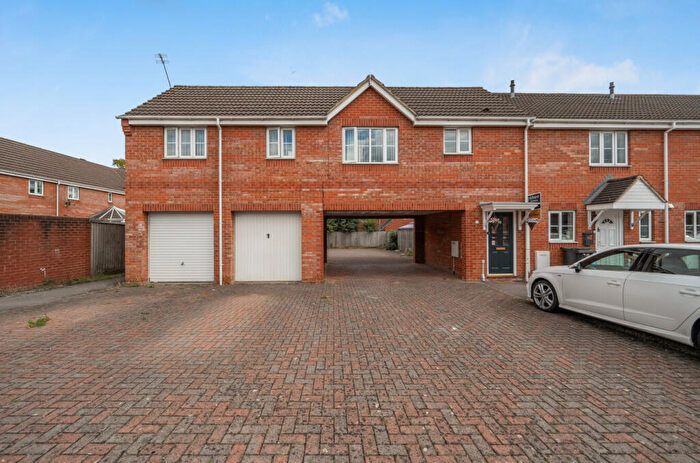 2 Bedroom Coach House For Sale In Hatch Road, Stratton, Swindon, SN3
