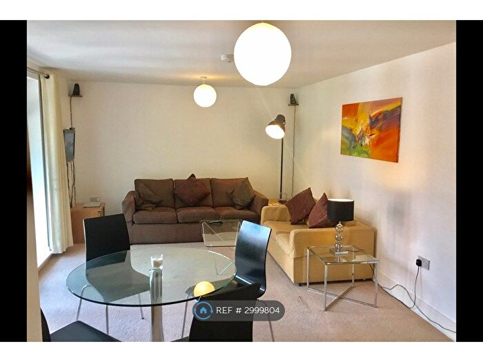2 Bedroom Flat To Rent In St. Marks Close, High Wycombe, HP13