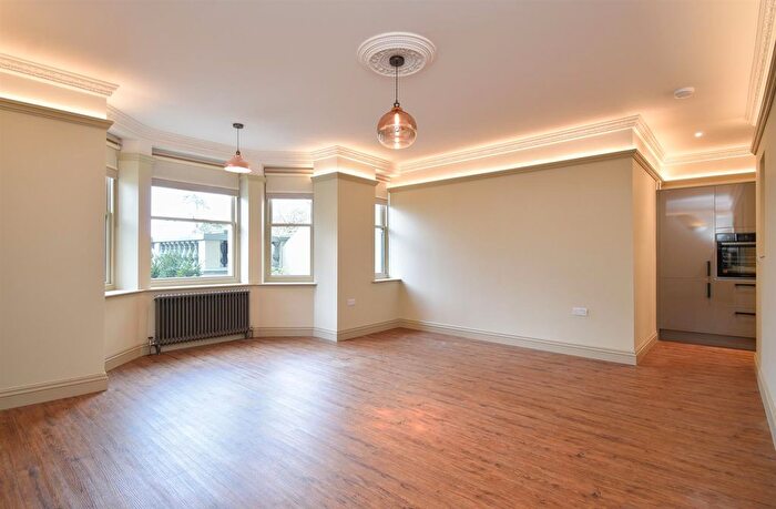 2 Bedroom Flat To Rent In Cornwallis Gardens, Hastings, TN34