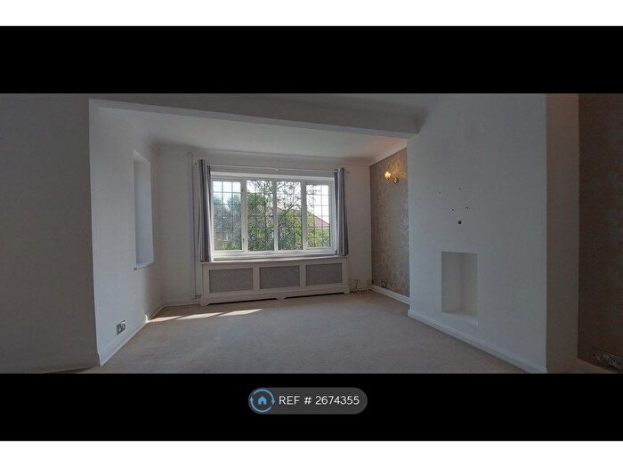 2 Bedroom Maisonette To Rent In Kent Gardens, Eastcote, HA4