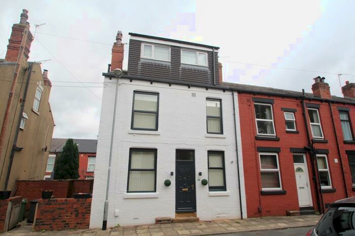 4 Bedroom Terraced House To Rent In Woodville Avenue, Horsforth, Leeds, LS18
