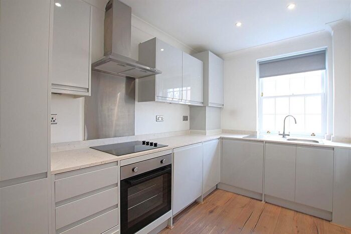 2 Bedroom Flat To Rent In Loretta Wharf, Strand On The Green, Chiswick, W4