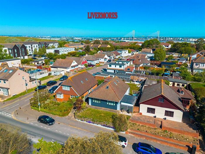 4 Bedroom Detached Bungalow For Sale In London Road, Greenhithe, DA9