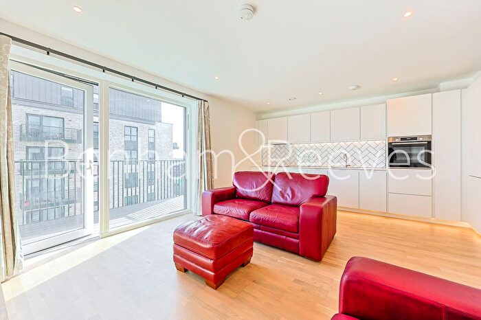 1 Bedroom Flat To Rent In Sibley House, Greenleaf Walk, UB1