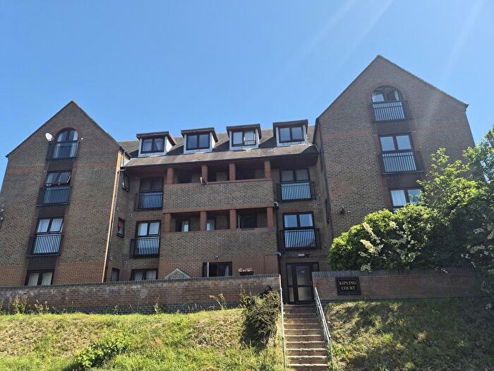 2 Bedroom Flat To Rent In Kipling Court, Holliers Hill, Bexhill, TN40