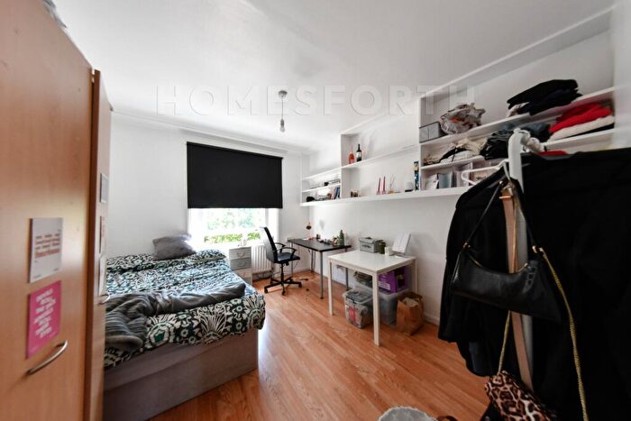 3 Bedroom Flat To Rent In Oakley Square, Camden Town, NW1