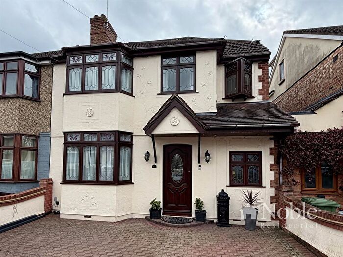 4 Bedroom Terraced House For Sale In Gordon Avenue, Hornchurch, RM12