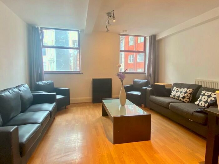 2 Bedroom Apartment To Rent In Regents Court, Oldham Street, M1