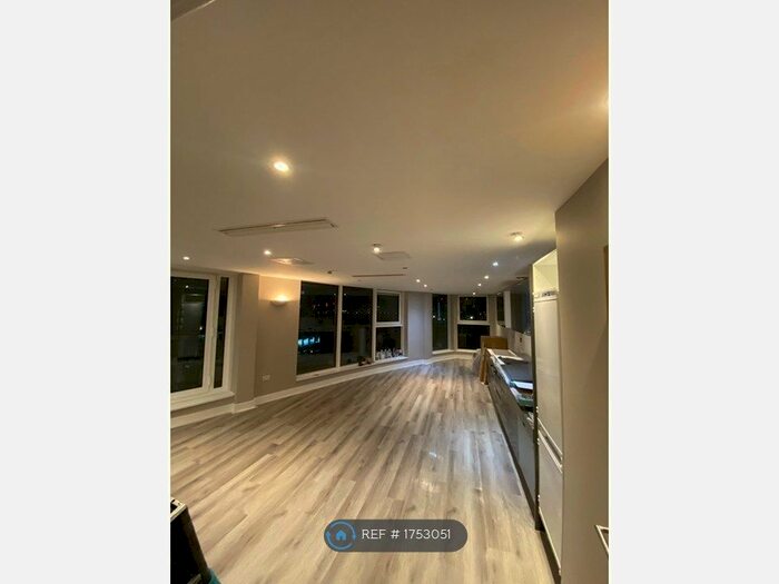 3 Bedroom Flat To Rent In The Mast, London, E16