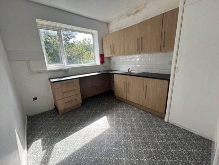 1 Bedroom Flat For Sale In East Road, Ferndale, CF43