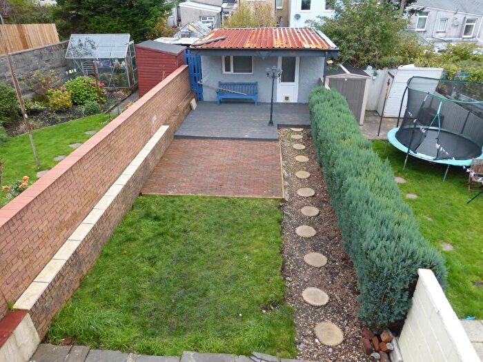 3 Bedroom Terraced House To Rent In Albany Street, CF45