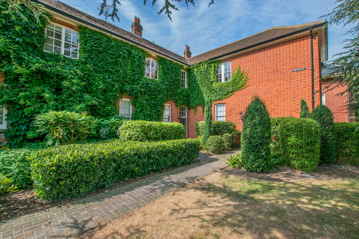 2 Bedroom Apartment To Rent In Balls Park, Hertford, SG13