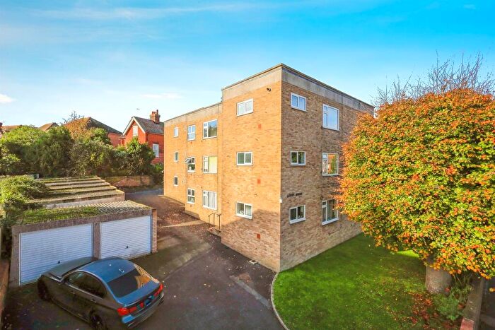 Apartment To Rent In Lewes Road, Eastbourne, BN21