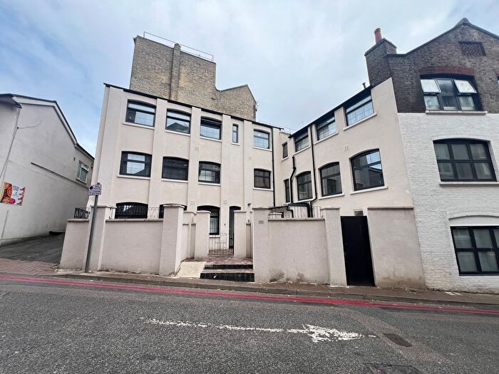 1 Bedroom Flat To Rent In Dunstable Place, Luton, LU1