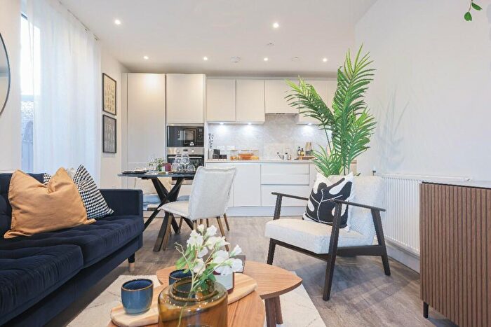 1 Bedroom Flat To Rent In Medawar Drive, London, NW7