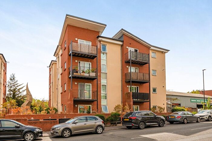 2 Bedroom Flat For Sale In Portswood Road, Southampton, SO17
