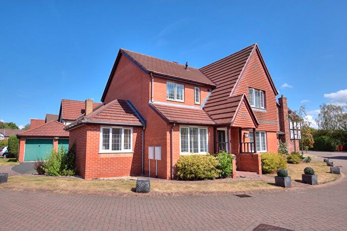 4 Bedroom Detached House For Sale In Vermont Close, Chapelford Village, Warrington, WA5