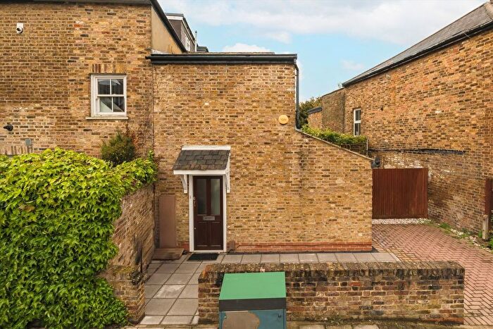 2 Bedroom End Of Terrace House To Rent In Wellesley Road, Chiswick, W4