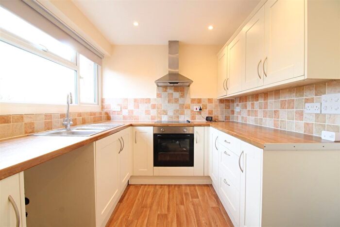 2 Bedroom Maisonette To Rent In Woodbridge Hill, Guildford, GU2