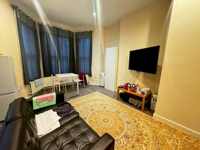 2 Bedroom Flat To Rent In Wilderton Road, London, N16