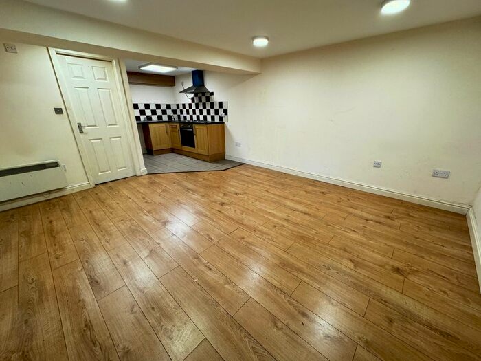 1 Bedroom Flat To Rent In Windsor Road, Parkfields, Wolverhampton, WV4