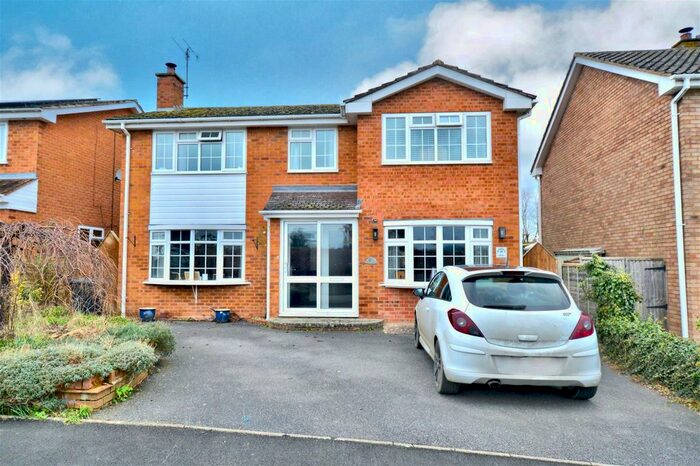 4 Bedroom Detached House For Sale In Orchard Place, Harvington, Evesham, WR11