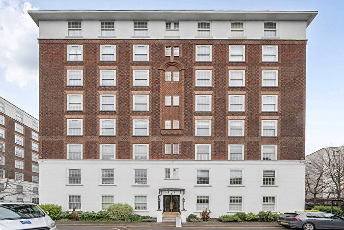 3 Bedroom Flat To Rent In Fitzjames Avenue, West Kensington, London, W14