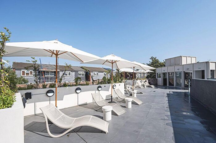 1 Bedroom Flat To Rent In Maple Path, Hackney Downs, London, E5