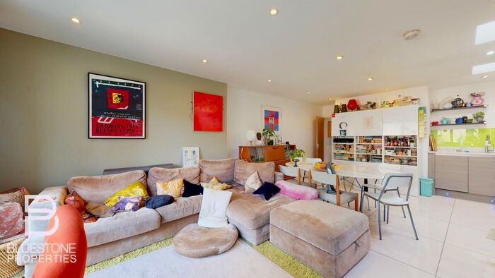 2 Bedroom Flat To Rent In Shakespeare Road, London, SE24