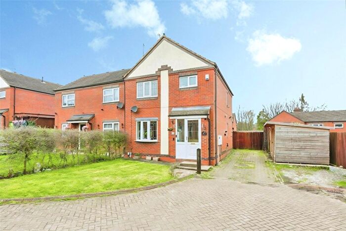 3 Bedroom Semi-Detached House For Sale In Glovers Close, Atherstone, Warwickshire, CV9