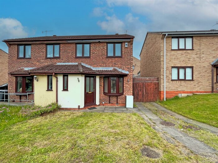 3 Bedroom Semi-Detached House To Rent In Emmanuel Avenue, Arnold, Nottingham, NG5