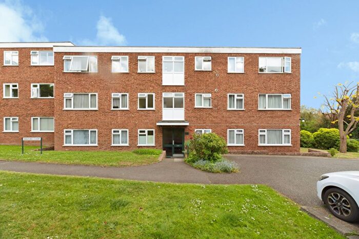 2 Bedroom Flat For Sale In Green Lane, Chessington, KT9