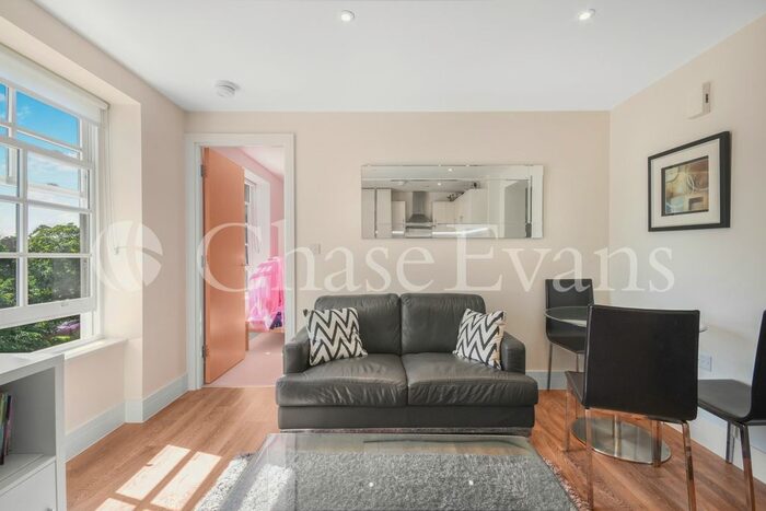 1 Bedroom Flat To Rent In Ashlar Court, Ravenscourt Gardens, Chiswick, W6